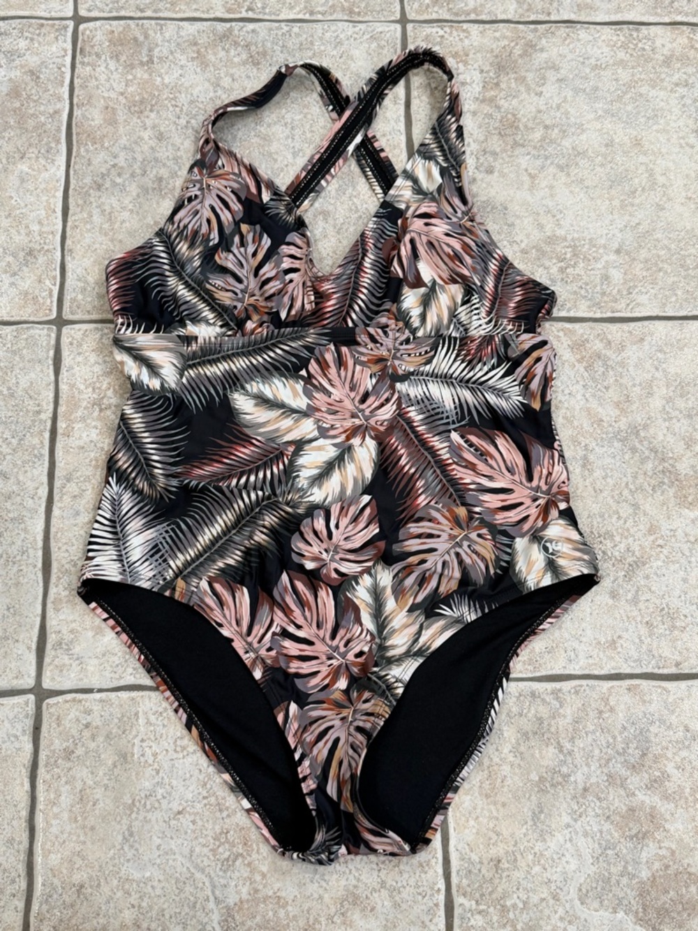 Women’s Hurley XL swim suit and rash-guard top